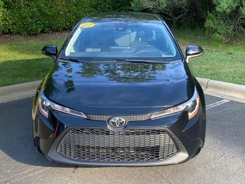 Used 2022 Toyota Corolla LE FWD image 2