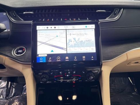 Used 2024 Jeep Grand Cherokee L Limited w/ Luxury Tech Group II image 5