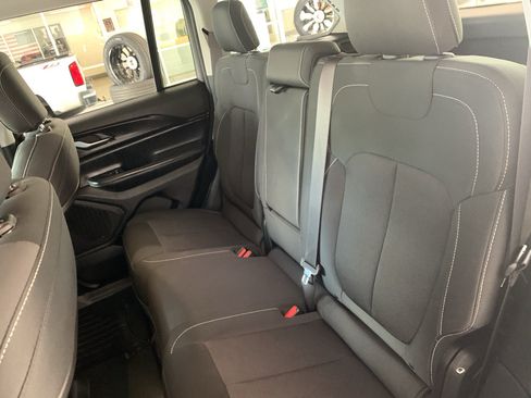 Used 2023 Jeep Grand Cherokee Laredo RWD image 14