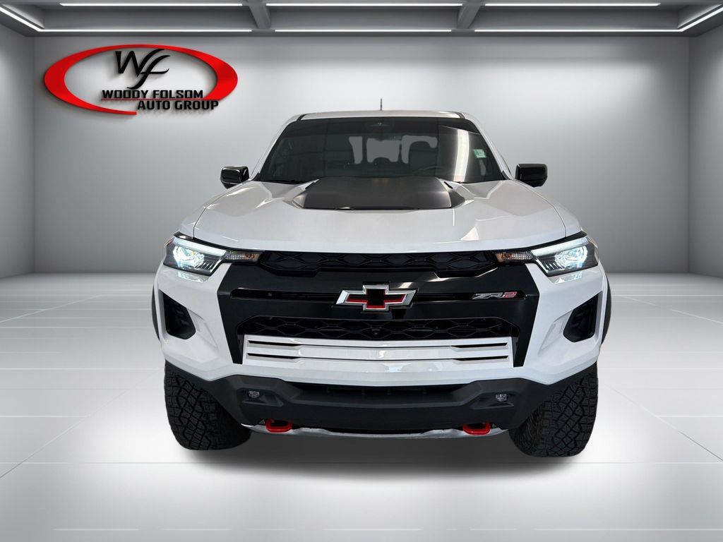 Used 2025 Chevrolet Colorado ZR2 w/ Midnight Edition AWD/4WD image 2