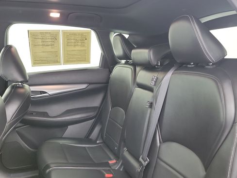 Used 2021 INFINITI QX50 Luxe w/ Appearance Package FWD image 12