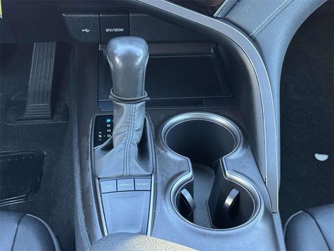 Used 2023 Toyota Camry SE image 6