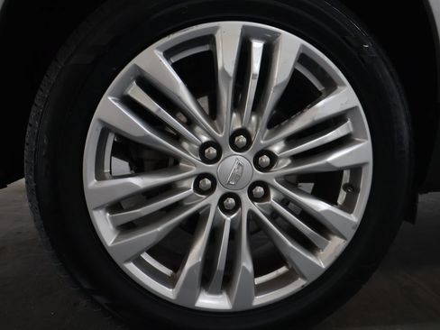Used 2019 Cadillac XT5 Premium Luxury FWD image 34