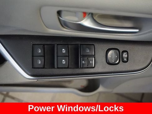 Used 2016 Toyota Camry SE FWD image 5