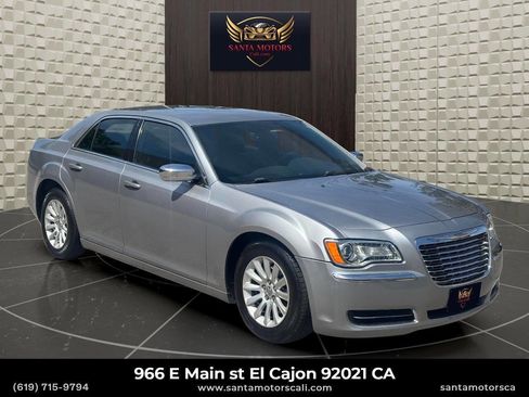 Used 2014 Chrysler 300 RWD image 2