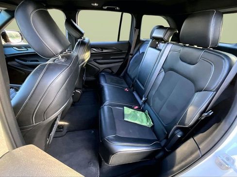 Certified 2025 Jeep Grand Cherokee Altitude AWD/4WD image 21