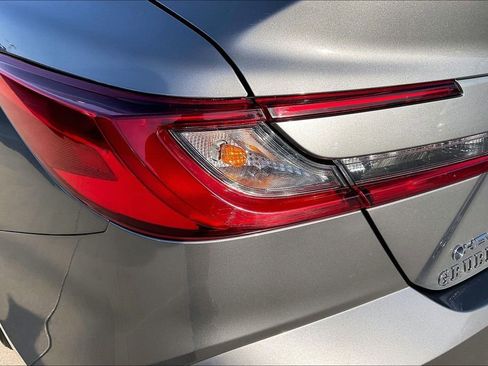 Used 2025 Toyota Camry SE image 40