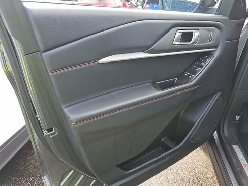 Used 2025 Ford Explorer ST-Line w/ ST-Line Street Pack image 14