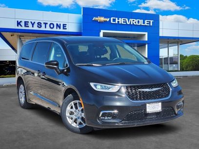 Used 2023 Chrysler Pacifica Touring-L
