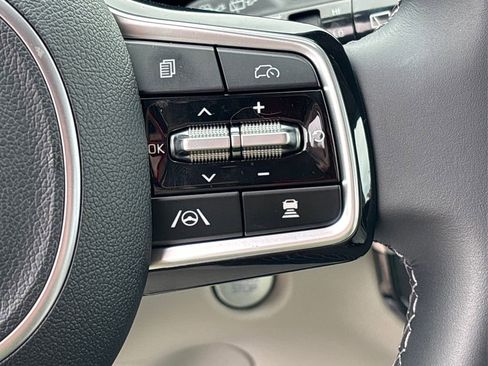 Certified 2025 Kia Sorento S w/ Panoramic Sunroof Package image 19