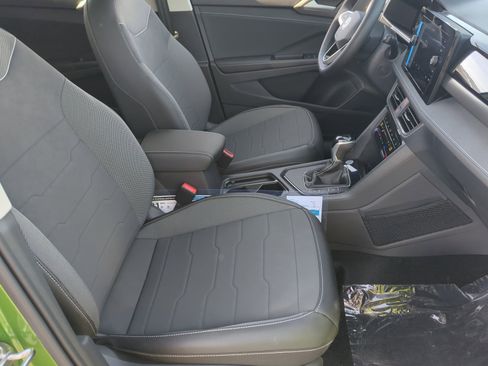 New 2026 Volkswagen Taos SE image 18