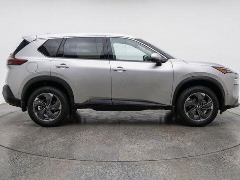 Used 2025 Nissan Rogue SV FWD image 11