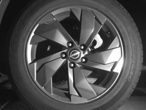 Used 2025 Nissan Rogue SV FWD image 14