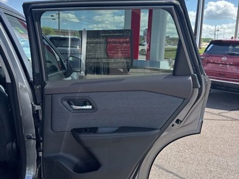 Certified 2022 Nissan Rogue SV image 18