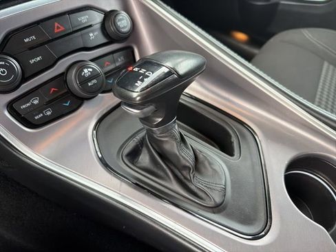 Used 2022 Dodge Challenger SXT image 18
