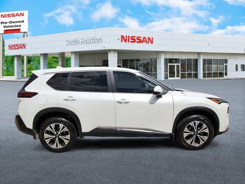 Used 2023 Nissan Rogue SV image 5