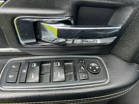 Used 2016 RAM 1500 Laramie w/ Convenience Group AWD/4WD image 16