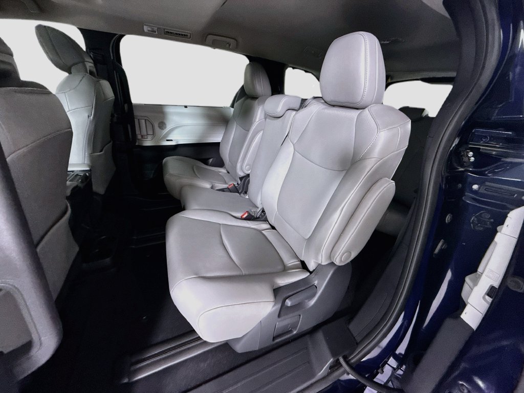 Used 2026 Toyota Sienna XLE FWD image 21
