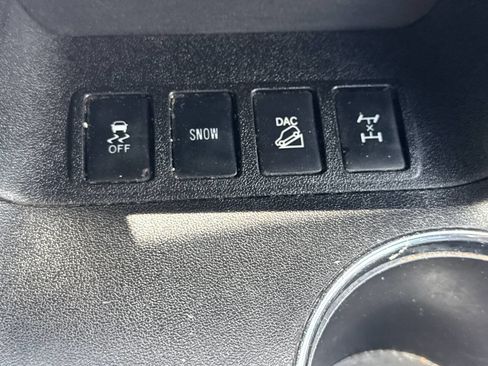 Used 2017 Toyota Highlander Plus AWD/4WD image 12