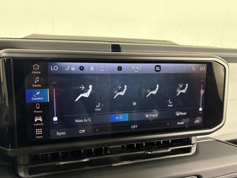 Used 2024 Jeep Wrangler Unlimited Sahara AWD/4WD image 19