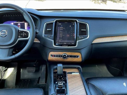 Used 2023 Volvo XC90 T8 Core image 9