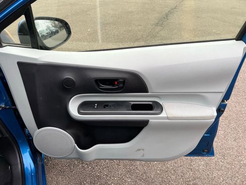 Used 2012 Toyota Prius C One image 19