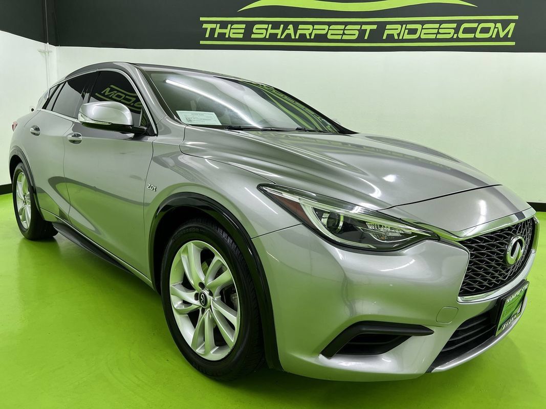 Used 2017 INFINITI QX30 FWD image 2