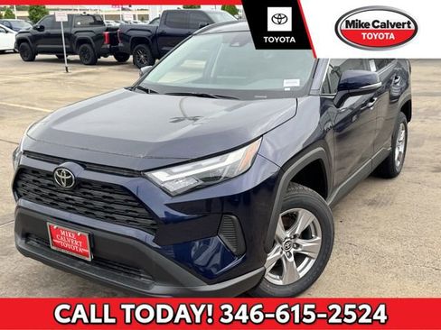 Used 2025 Toyota RAV4 XLE image 1