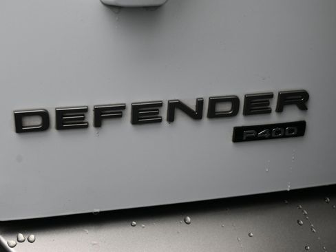 Used 2023 Land Rover Defender 110 X-Dynamic SE image 8