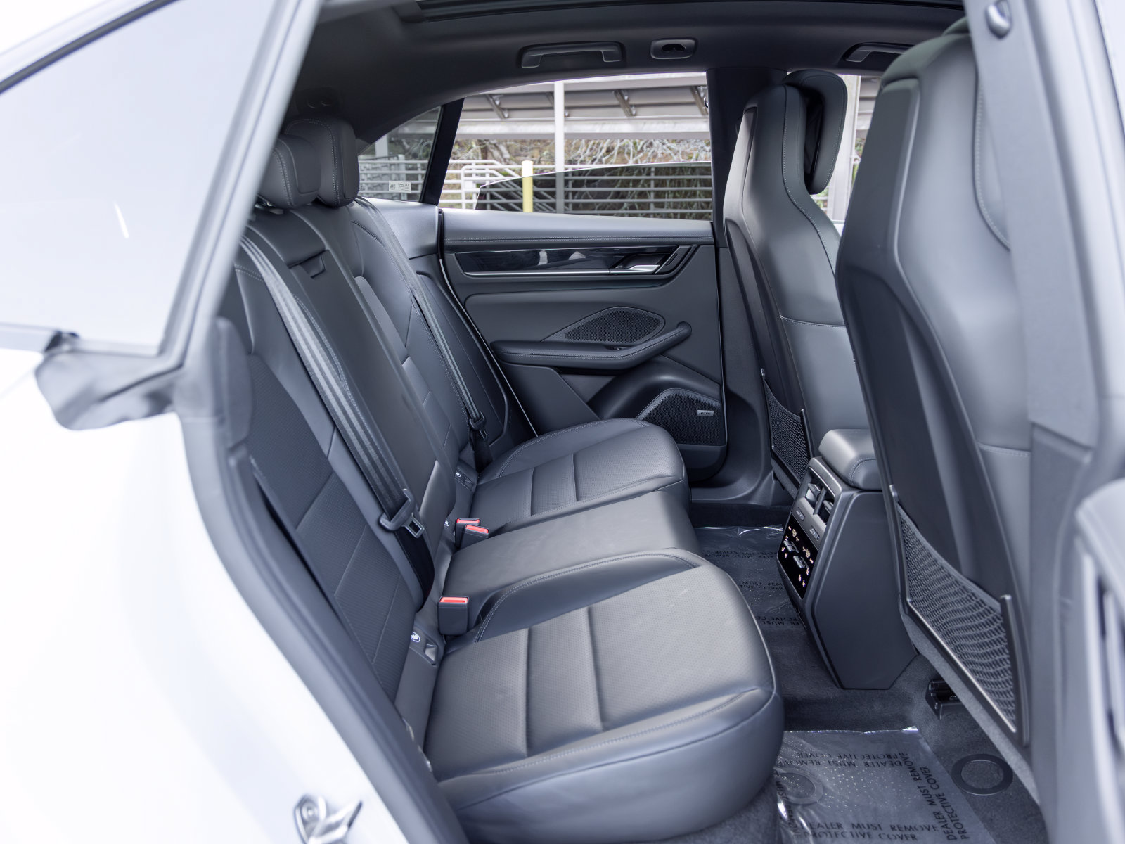 Certified 2025 Porsche Macan 4S Electric AWD/4WD image 55
