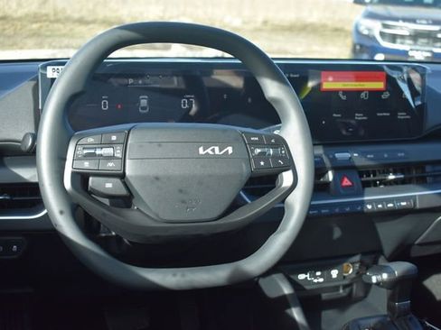 New 2026 Kia K4 LXS FWD image 17