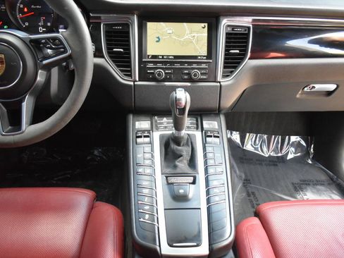 Used 2016 Porsche Macan Turbo AWD/4WD image 18