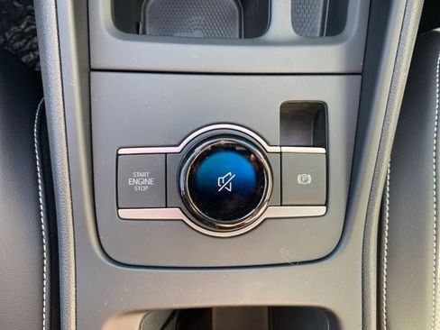 New 2025 Volkswagen Tiguan SE w/ Panoramic Sunroof Package image 37