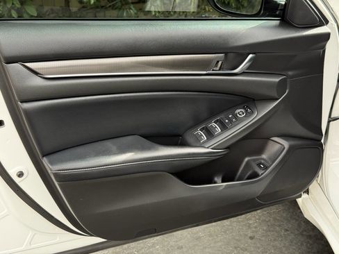 Used 2018 Honda Accord Sport image 12