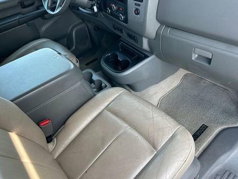 Used 2019 Nissan NV 3500 SL RWD image 19