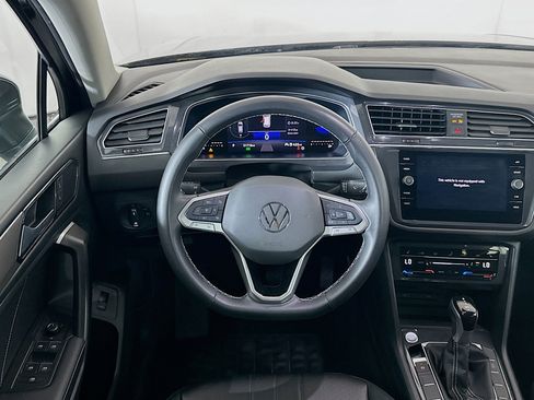 Used 2024 Volkswagen Tiguan SE image 17