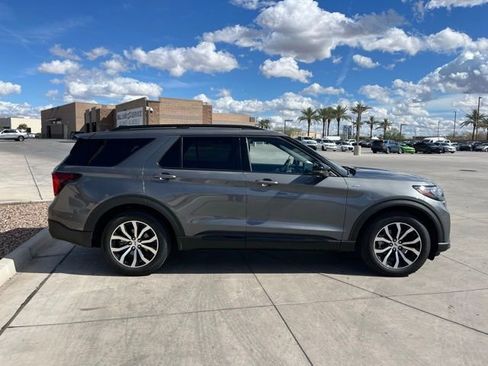 Used 2025 Ford Explorer ST-Line image 3