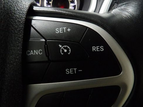 Used 2017 Jeep Cherokee Latitude w/ Safety/Convenience Group AWD/4WD image 16