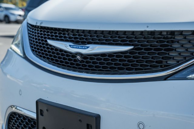 Used 2019 Chrysler Pacifica Limited FWD image 16