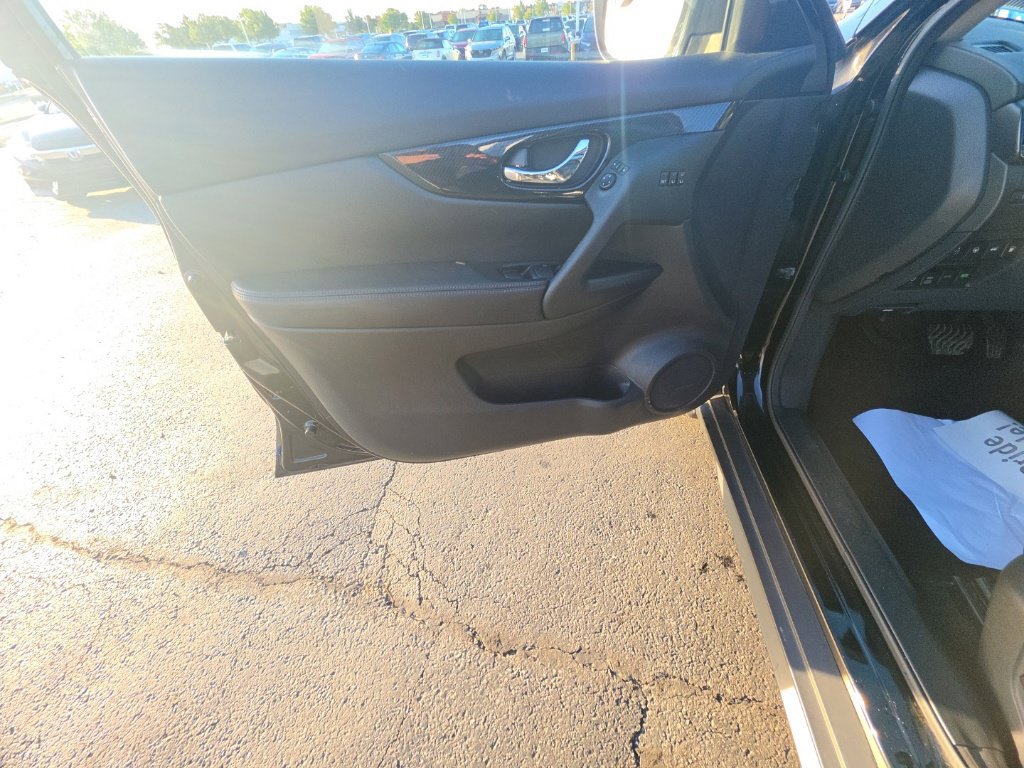 Used 2020 Nissan Rogue SL w/ Premium Package AWD/4WD image 9