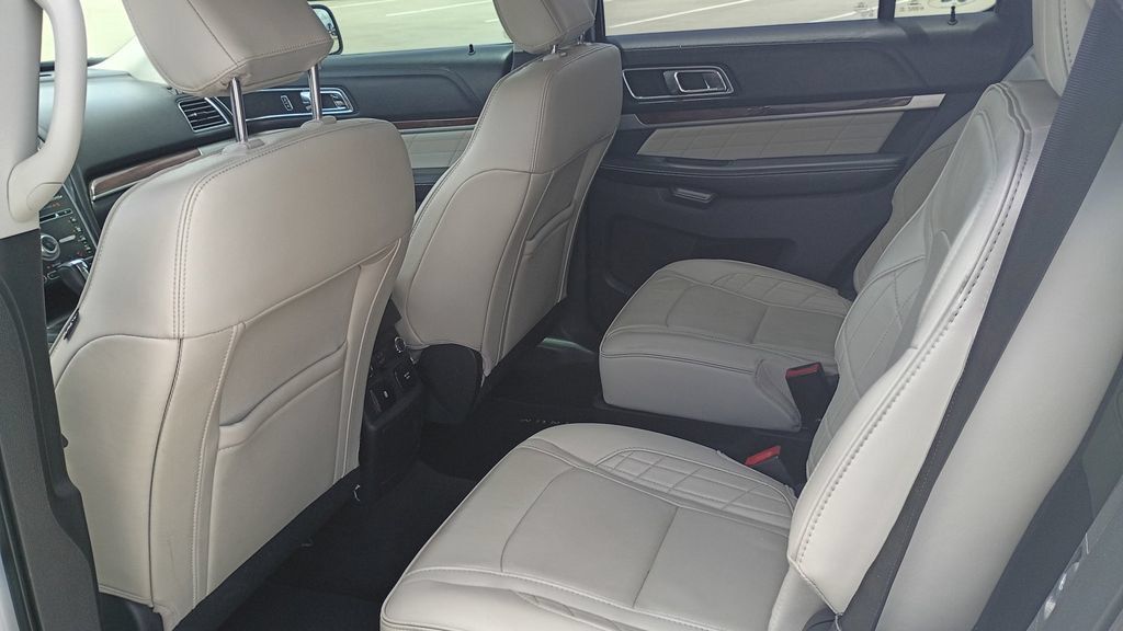 Used 2018 Ford Explorer Platinum AWD/4WD image 19