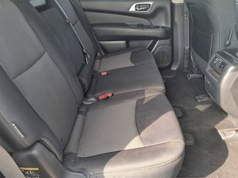 Used 2019 Nissan Pathfinder SV image 15