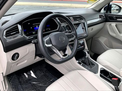 Used 2022 Volkswagen Tiguan SE image 34