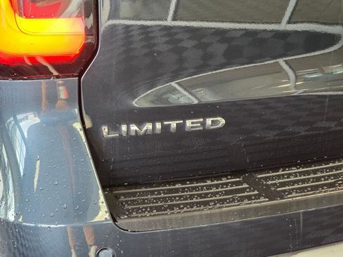 Used 2024 Ford Expedition Limited AWD/4WD image 13