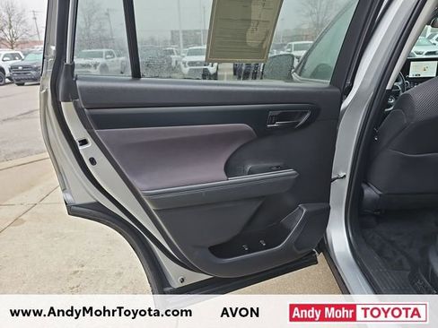 Used 2023 Toyota Highlander LE image 29