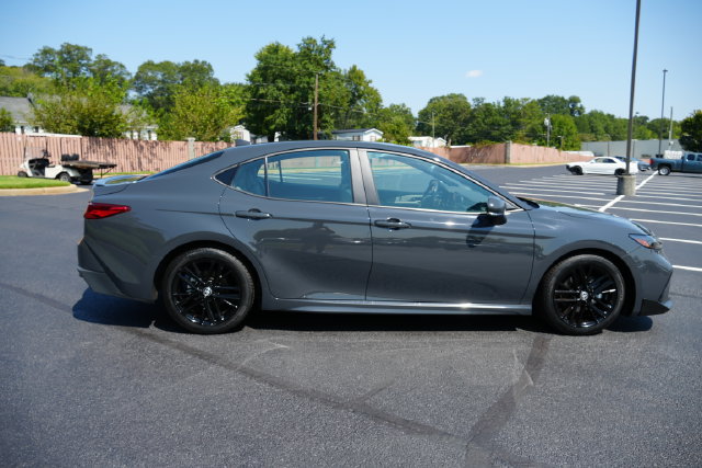Used 2025 Toyota Camry SE FWD image 8