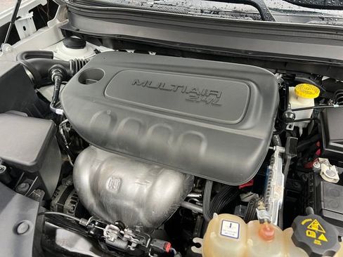 Used 2019 Jeep Cherokee Latitude w/ Popular Appearance Group image 32