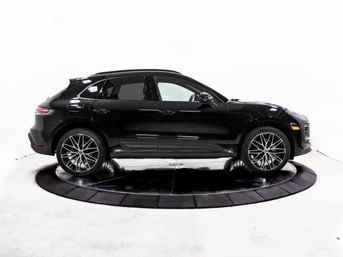 Certified 2025 Porsche Macan image 8