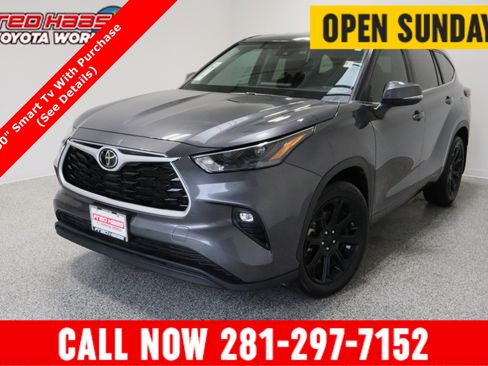 Used 2023 Toyota Highlander LE image 1