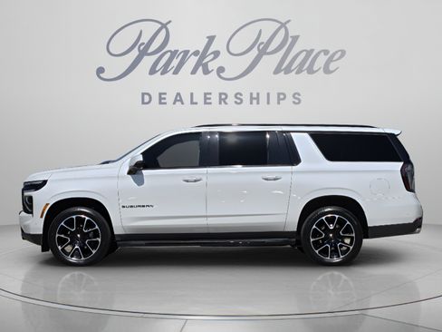 Used 2025 Chevrolet Suburban RST w/ Comfort Package RWD image 2